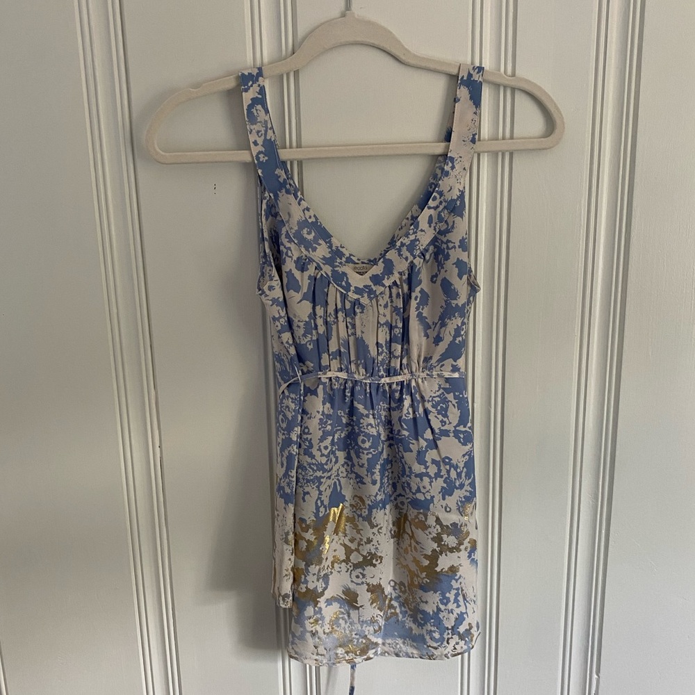 Ecote Blue White & Gold Tank Blouse S.  Ties at waist. Great condition.
